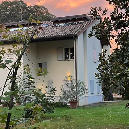 Acero Giallo Oda ve Kahvaltı Parma